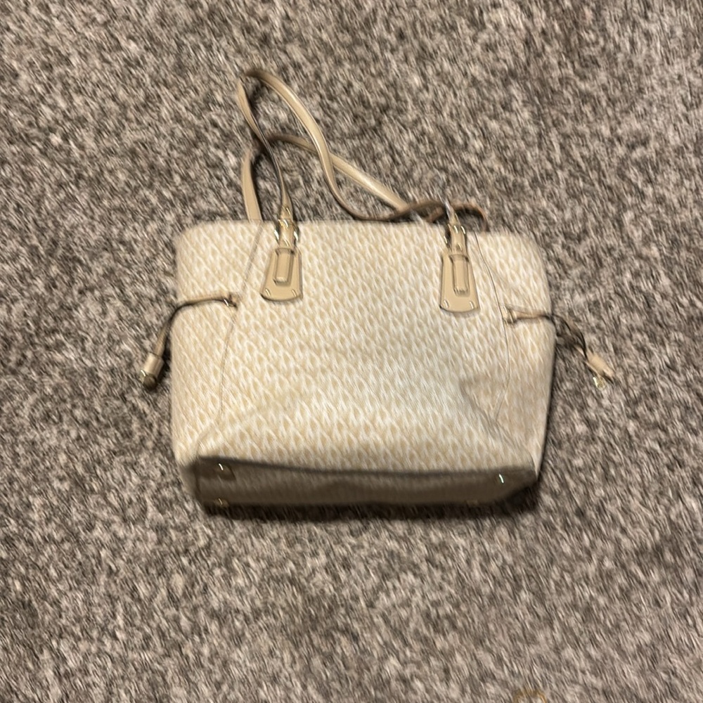 Handbag - Picture 2 of 3